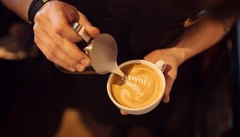 Conheça os profissionais que ganham para provar café (Freepik)