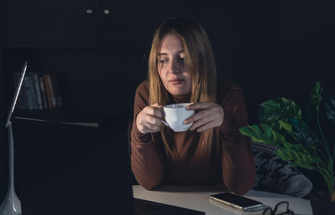 Mudanças no padrão de sonoComeçar a ter insônia ou sentir sono durante o dia são problemas que devem ser vistos com atenção, pois também podem estar relacionados à alterações nos níveis de serotonina 