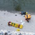 Casal fica ferido depois de perder controle de moto e cair em rio (Divulgação / Corpo de Bombeiros)