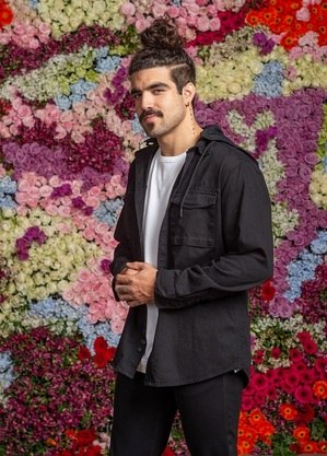 Caio Castro interpreta Pablo em “Todas as Flores”