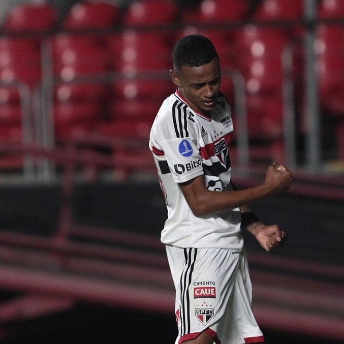 Caio comemora primeiro gol como profissional do São Paulo