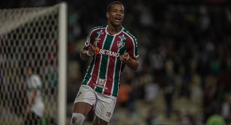 Caio Paulista comemora primeiro gol do Flu