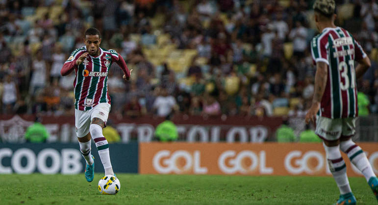Caio Paulista e Matheus Martins durante o jogo