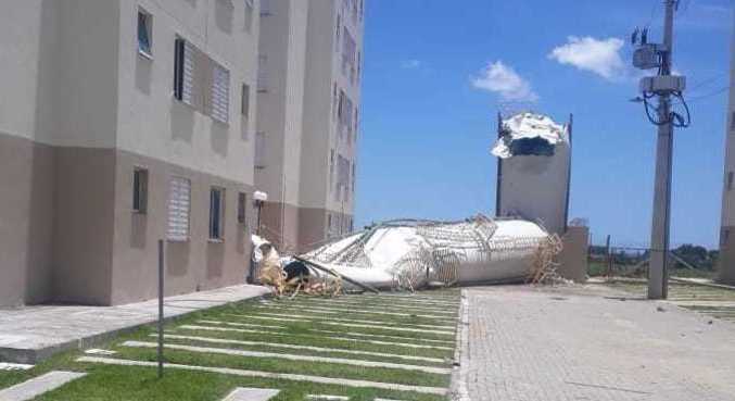 Estrutura de água desaba em condomínio no Espírito Santo