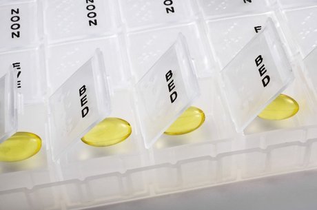 Especialistas advertem que eventuais alterações no horário da medicação não devem ser feitas sem antes consultar um médico