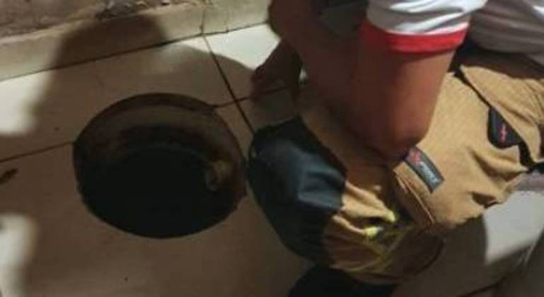 Caixa de gordura ficava na parte externa da casa 