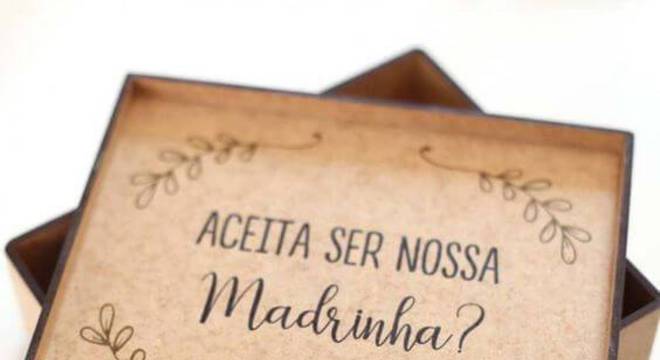 Caixinha para lembrancinha de madrinha de casamento