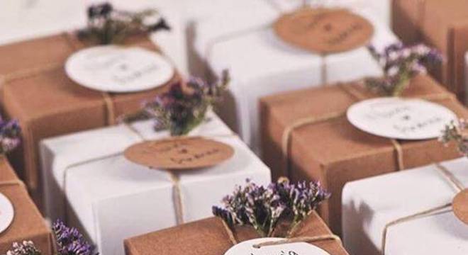 Caixinha para lembrancinha feita de papel para festa rústica