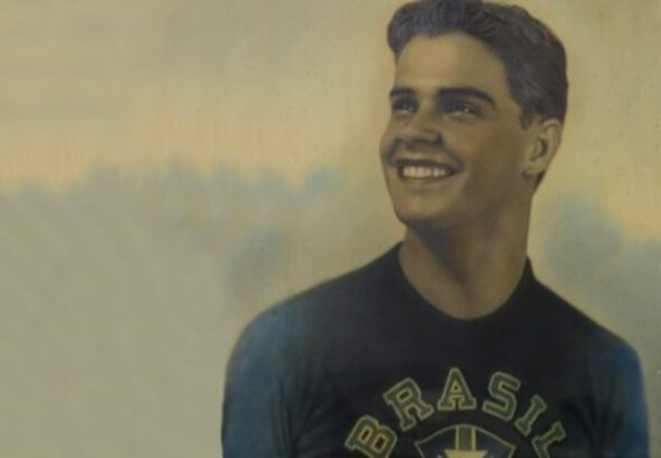 Goleiro Caju com a camisa da seleção brasileira