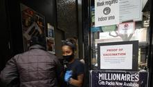 Califórnia volta a exigir uso de máscara em locais fechados