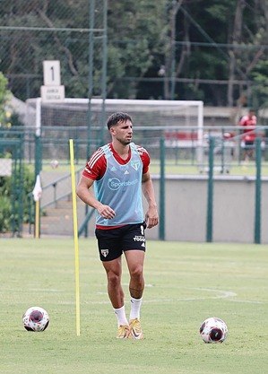 Calleri treinando no São Paulo