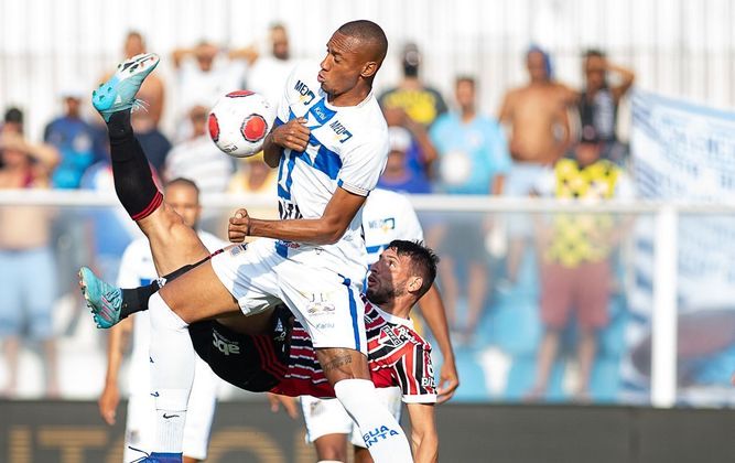 Calleri é maior premiado e vaiado em premiação do Paulistão