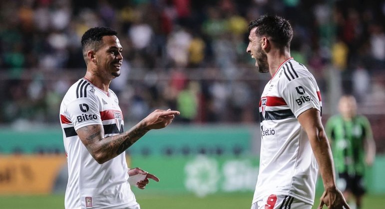 São Paulo vence o Grêmio com tranquilidade no Morumbi - Esportes - R7  Futebol