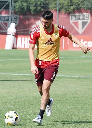 Calleri em treino do São Paulo