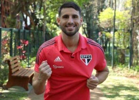 Calleri reforça o São Paulo - Em setembro, o São Paulo anunciou a contratação do atacante Jonathan Calleri após uma longa novela. O argentino retornou ao time depois de uma boa passagem em 2016.