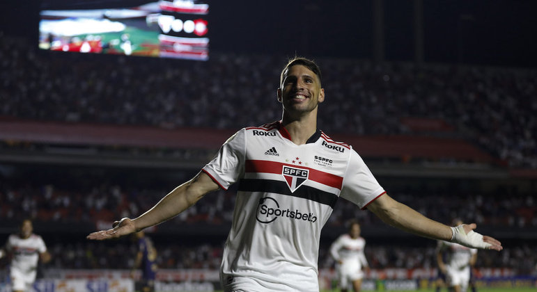 Calleri marcou o gol da vitória do São Paulo, nesta segunda-feira (18), no Morumbi