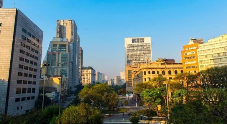 Tempo firme e quente devem prevalecer na cidade de São Paulo nesta terça-feira (16)
