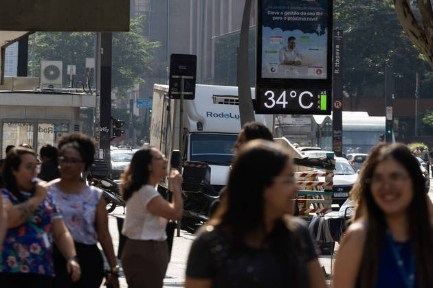 Até as 15h20 de hoje, o CGE (Centro de Gerenciamento de Emergências Climáticas) havia registrado 32ºC em Itaquera, na zona leste da cidade. Porém, termômetros de rua mostraram temperaturas bem mais altas