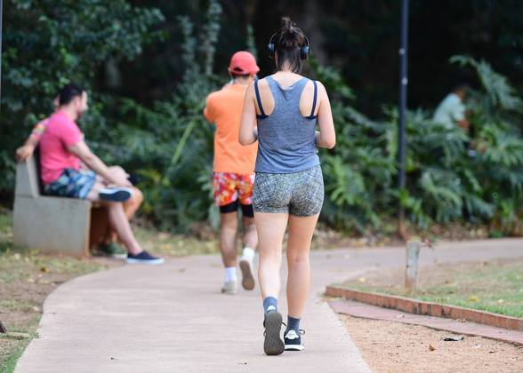 A última vez, de que se tem registro, de que a capital paulista teve tanto calor assim para o período de inverno foi em agosto de 1952, quando a temperatura bateu 33,1ºC — o recorde histórico até o momento