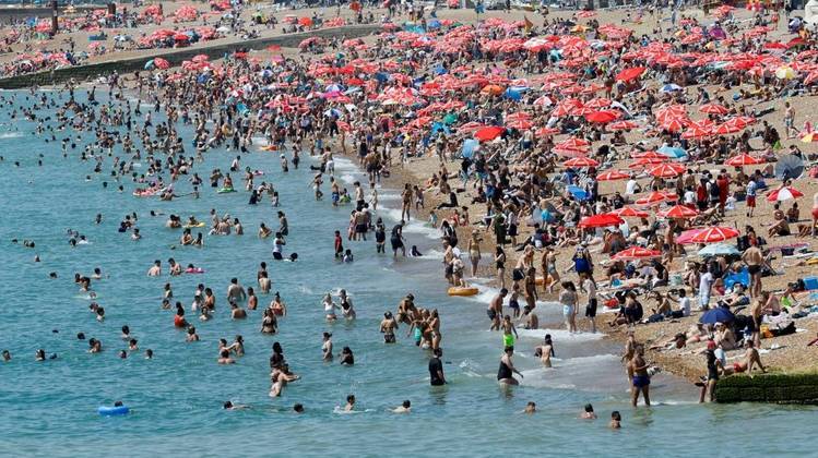 A onda de calor parecia se mover para o norte da Europa nesta terça (19), onde a Holanda poderia registrar 39 ºC, aproximando-se de seu recorde nacional (40,7 ºC em 2019)