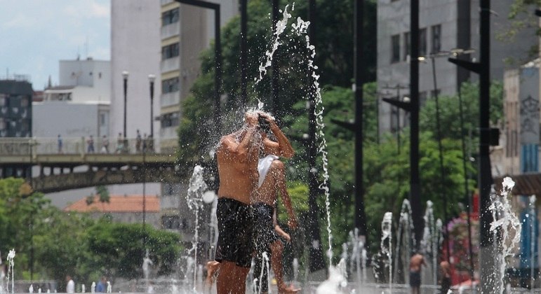 Com temperaturas acima dos 44°C, Brasil terá nova onda de calor a partir  desta quarta-feira - Notícias - R7 Cidades