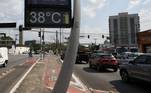 Segundo o Climatempo, há a expectativa de que a capital paulista ultrapasse os 38ºC ao longo deste fim de semana — alcançando as maiores temperaturas da história da cidade