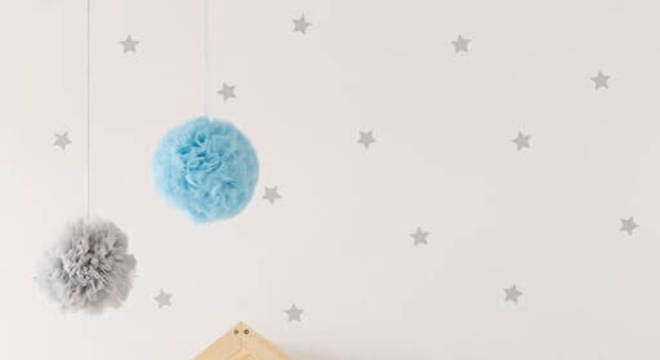 Cama com casinha para quarto infantil simples