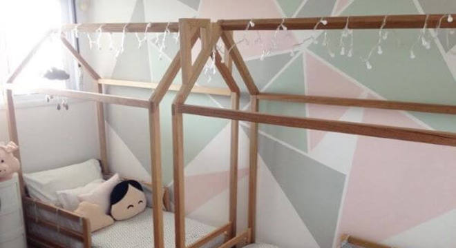 Cama montessoriana para quarto compartilhado