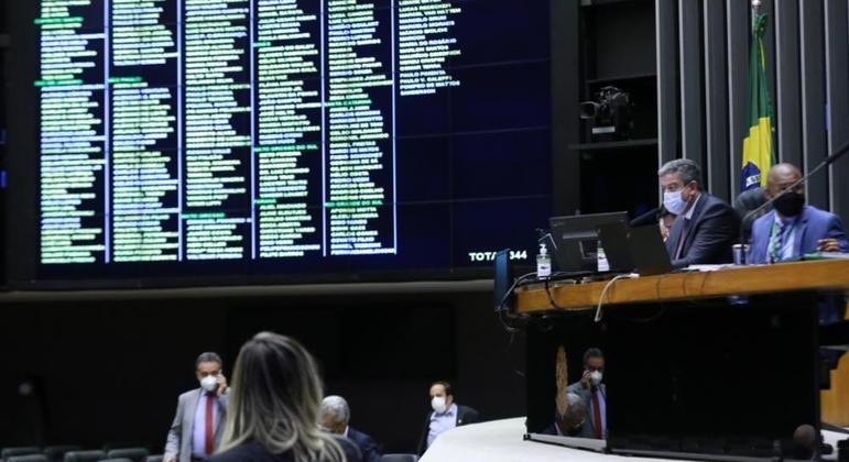 Deputados aprovam PEC sobre direito à proteção de dados