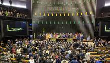 Deputados empossados prometem oposição 'firme e inteligente' a Lula
