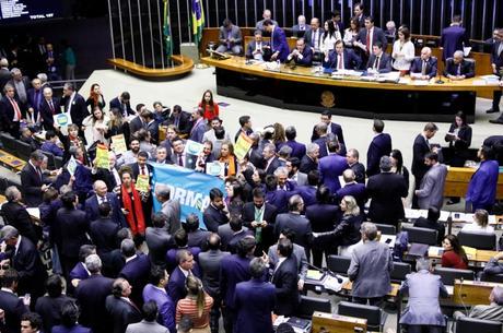 Oposição tenta obstruir votação do texto-base da reforma