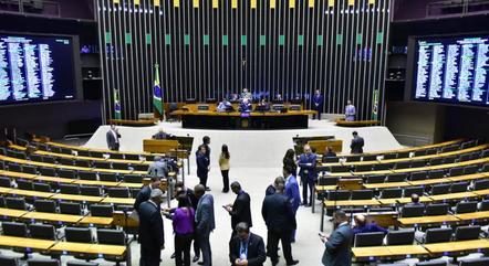 Deputados articulam pedido de impeachment contra Lula