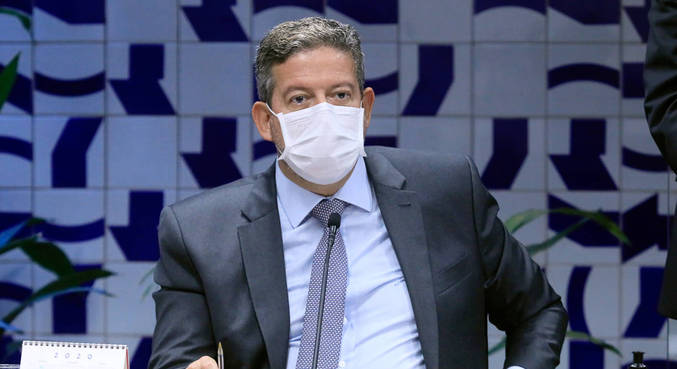 Segundo na linha sucessória, Lira pode ser impedido de substituir Bolsonaro
