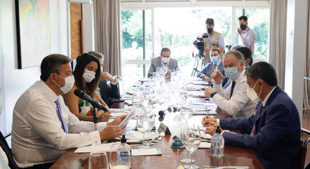 Na imagem, Lira com governadores durante almoço