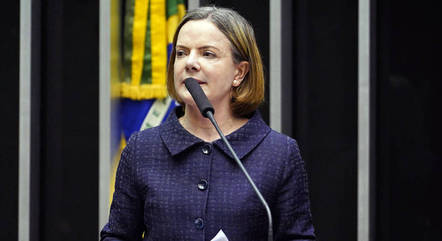 Gleisi Hoffmann deixou a UTI nesta segunda-feira (2)