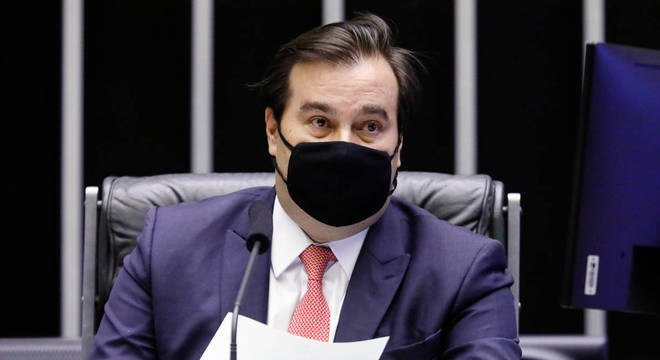 Deputados entregam novo pedido à Rodrigo Maia nesta terça (13)