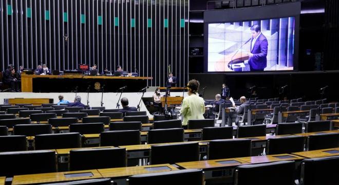 Câmara aprova em primeiro turno a PEC do "Orçamento de Guerra"