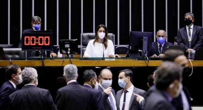 Deputada Flávia Arruda (PL - DF) comanda votação no Dia das Mulheres