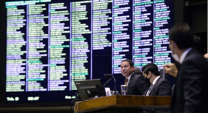 Sessão da Câmara que analisou vetos presidenciais