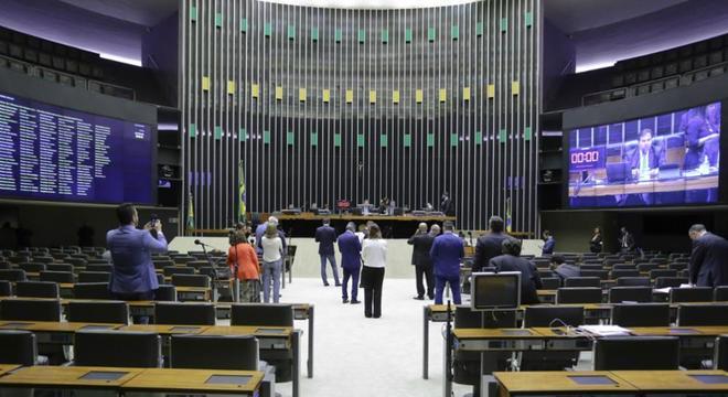 Câmara faz primeira votação virtual por causa das medidas contra o coronavírus