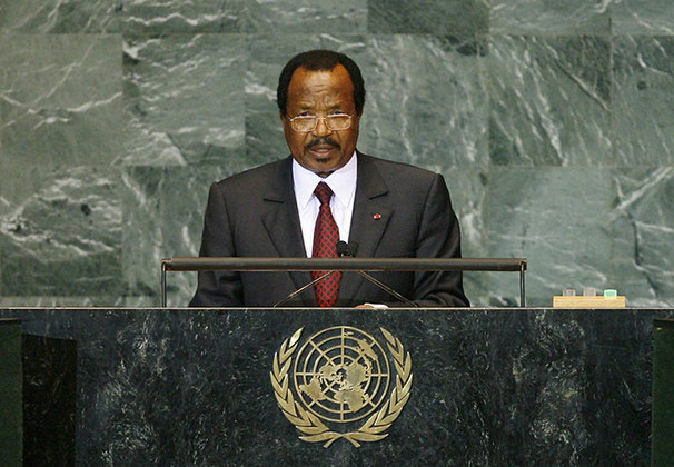 Camarões é governado há 47 anos por Paul Biya. O governo é marcado por muitas acusações de violar os direitos humanos e usar a força militar contra os opositores. 