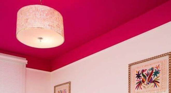 Camas com cabeceira cor fúcsia