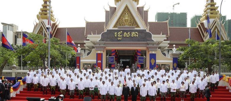 Lei polêmica aprovada no Parlamento em Camboja