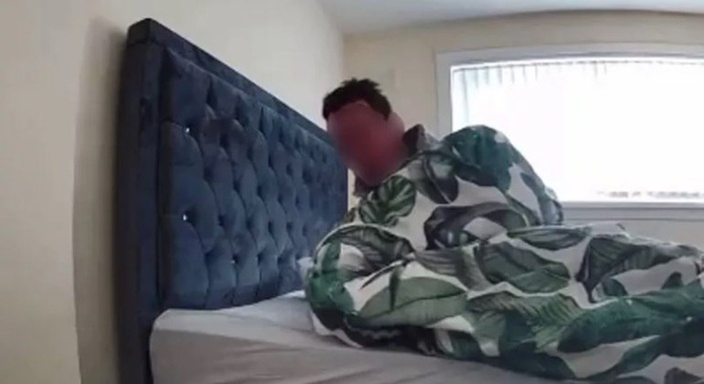 Homem ensanguentado dormiu na cama de moradora da cidade de Sauchie, na Escócia