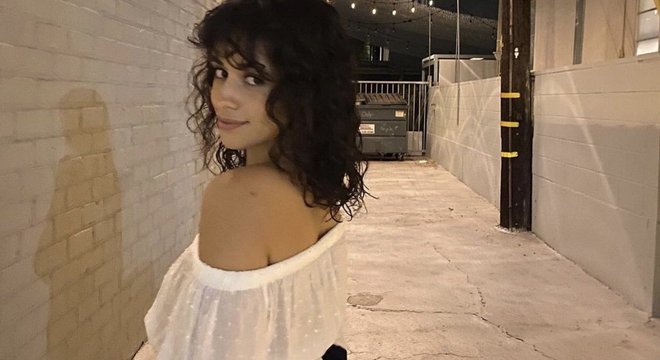 "Perdi minha virgindade de cabelo", escreveu Camila em seu Instagram