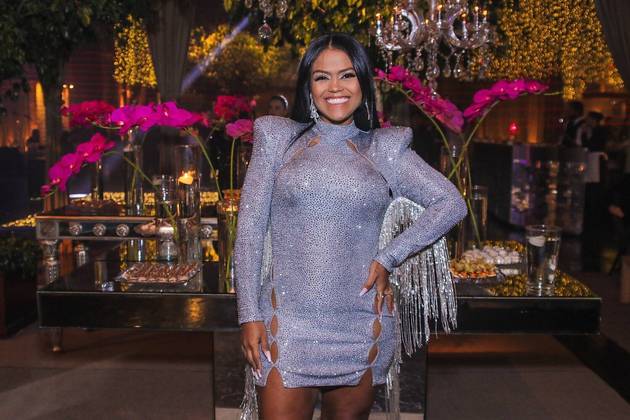 Camila Loures na festa de Simone
