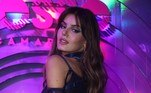 Camila Queiroz esbanjou look ousado e foi acompanhada de seu marido, Klebber Toledo