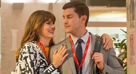 Camila Queiroz e Klebber Toledo em “Procura-se” 
