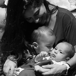 Zezé postou foto de Camilla com os dois filhos