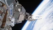 Vazamento de líquido de resfriamento cancela caminhada espacial de cosmonautas russos